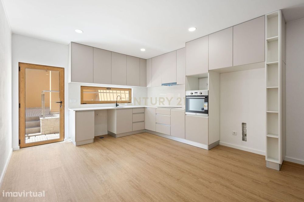 Moradia T3, NOVA - Alcoentre (centro)