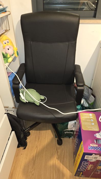 Vendo cadeira secretaria ikea