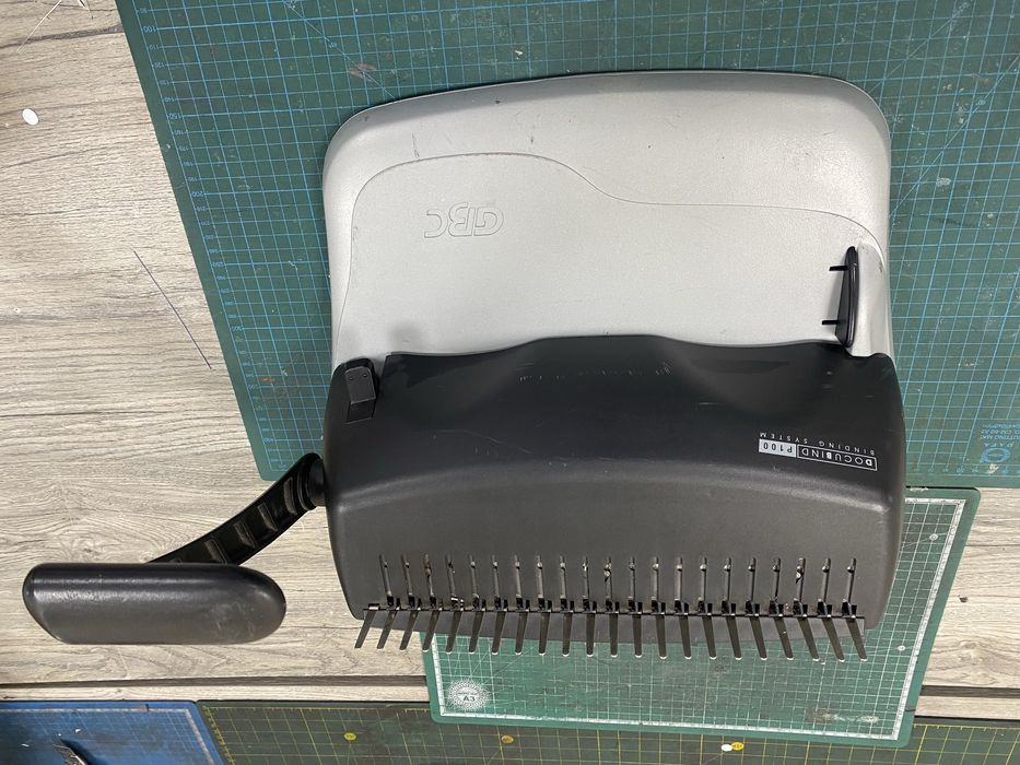 GBC Docubind P100 дырокол и  биндер на пластиковую пружину. США