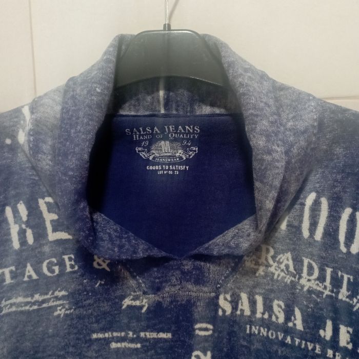 Malha  azul marinho com letras branca, Salsa Jeans