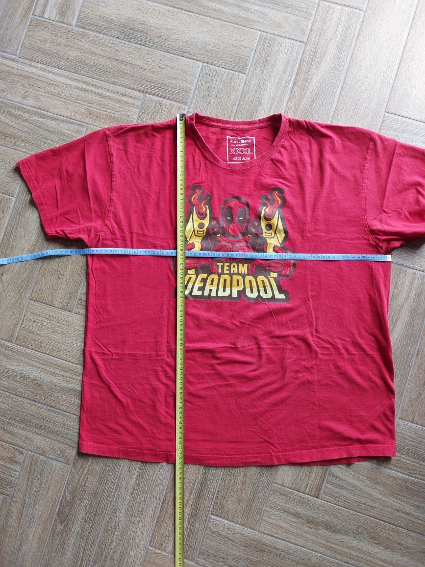 Używany męski czerwony t-shirt Team Deadpool z PIXEL BOX, rozm. 3XL