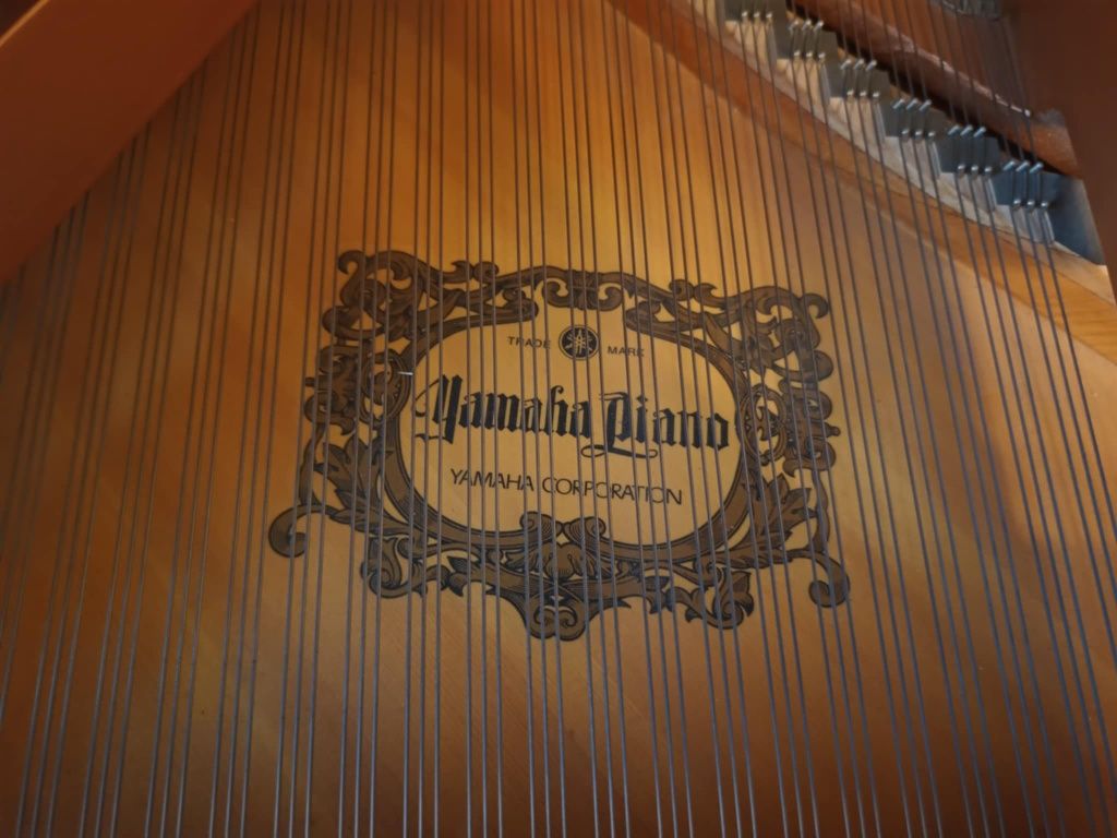 Fortepian Yamaha A1