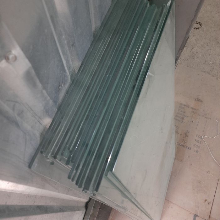 Стеклянная полка,витрина.