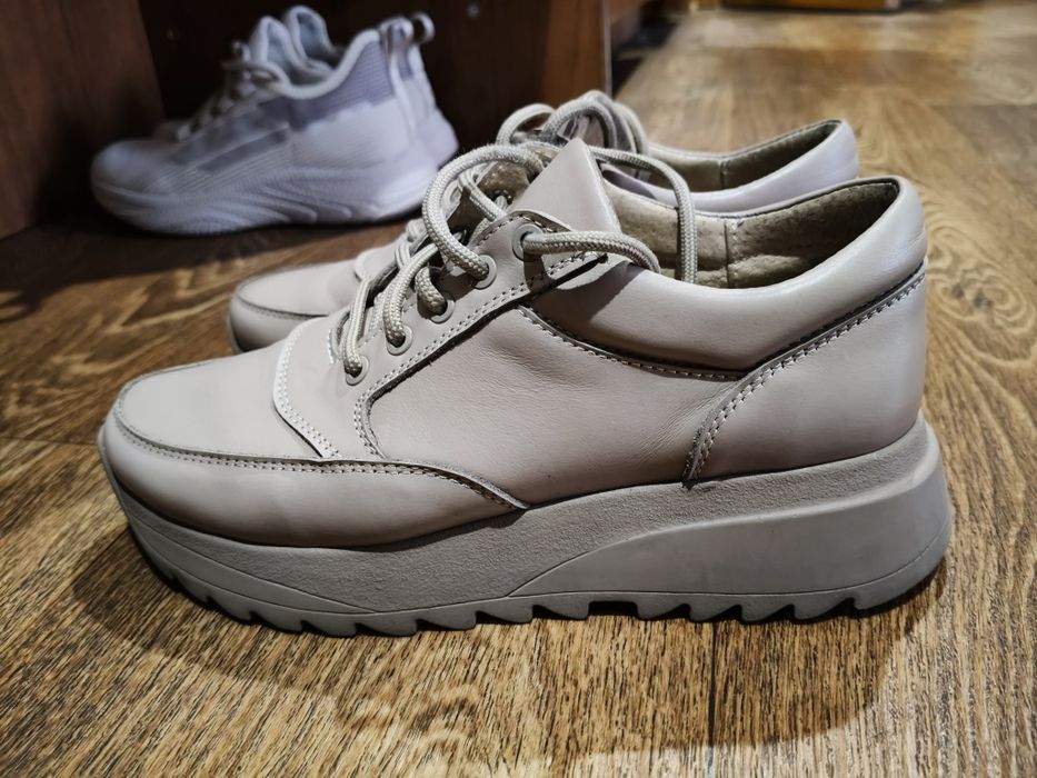 Кросівки 38 розмір