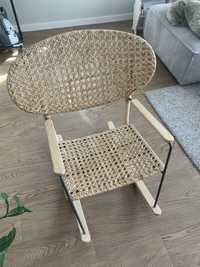 Drewniany fotel bujany Gronadal Ikea