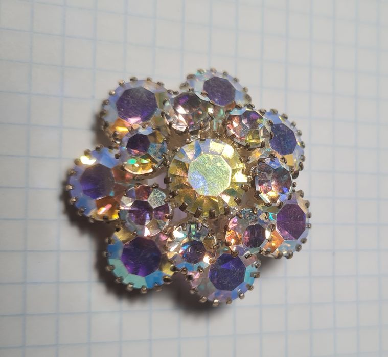 Продам брошь Чехословакия