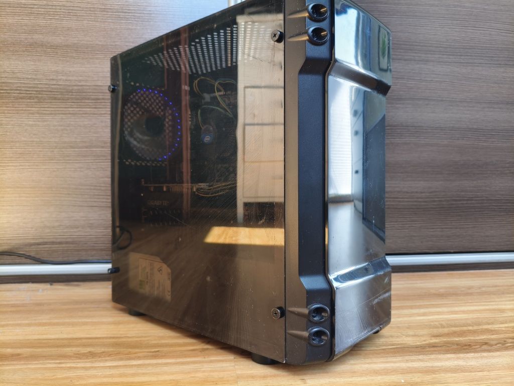 Komputer stacjonarny i7 RGB  SSD/HDD