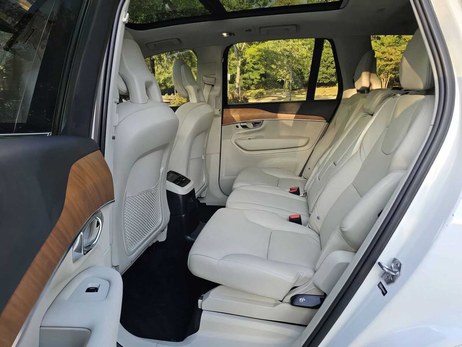 Volvo XC90      2021