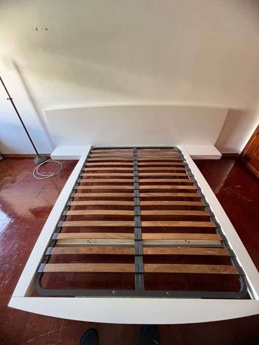 Cama de madeira maciça