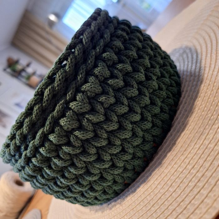 Koszyczek na sklejkowym, stabilnym dnie.