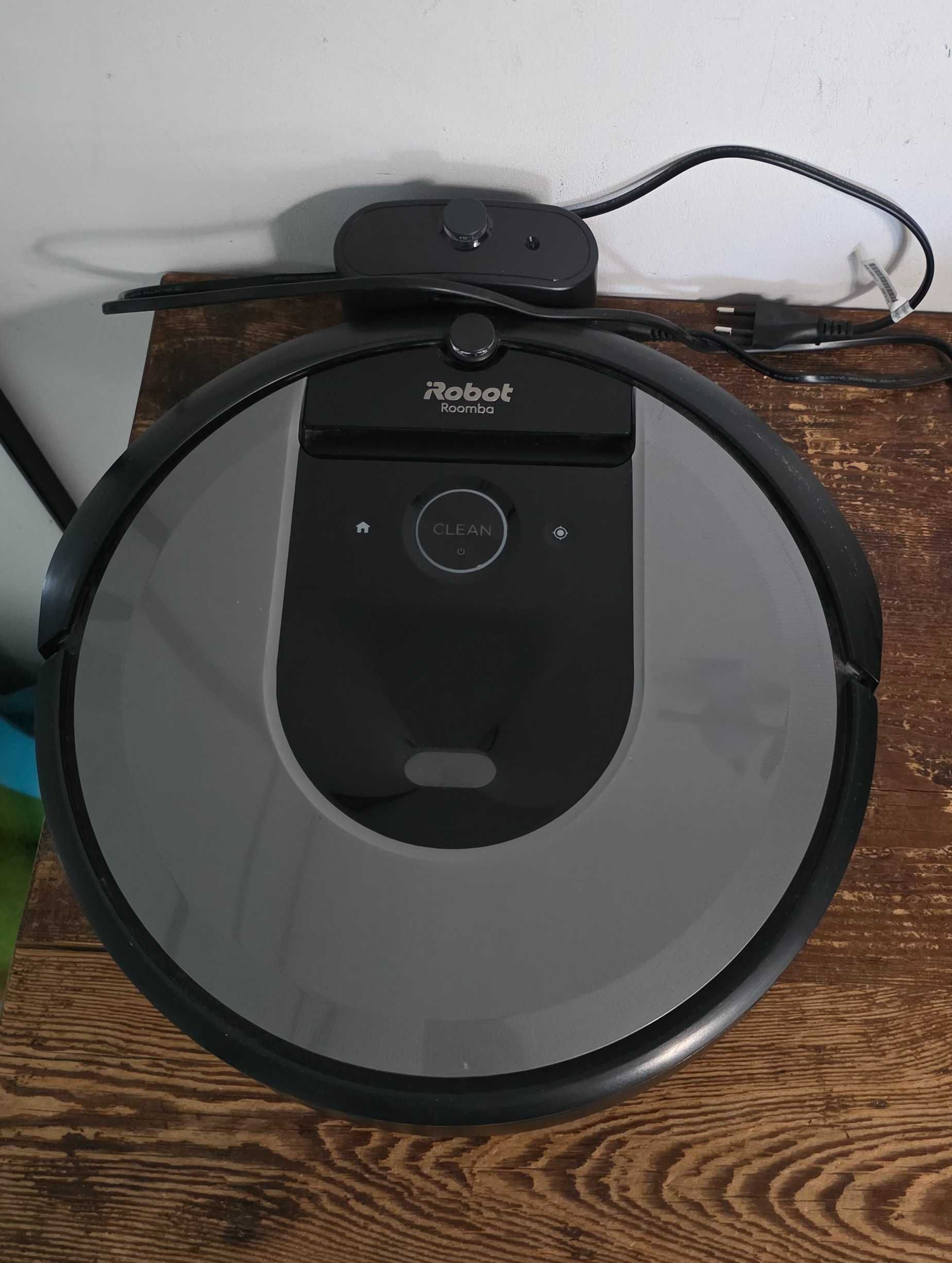 IROBOT Roomba I7 ze stacją dokującą