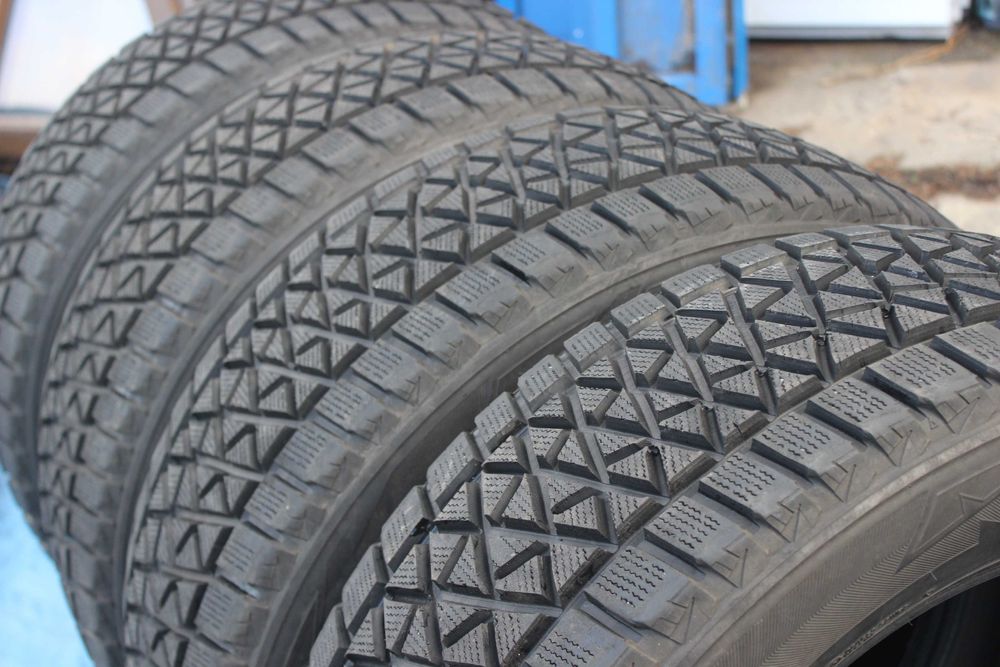 235-60-R18 BRIDGESTONE BLIZZAK 4штуки комплект зимней резины GERMANY