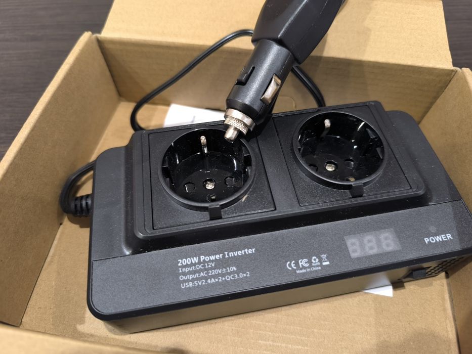 Автомобільний інвертор 12 - 220 В