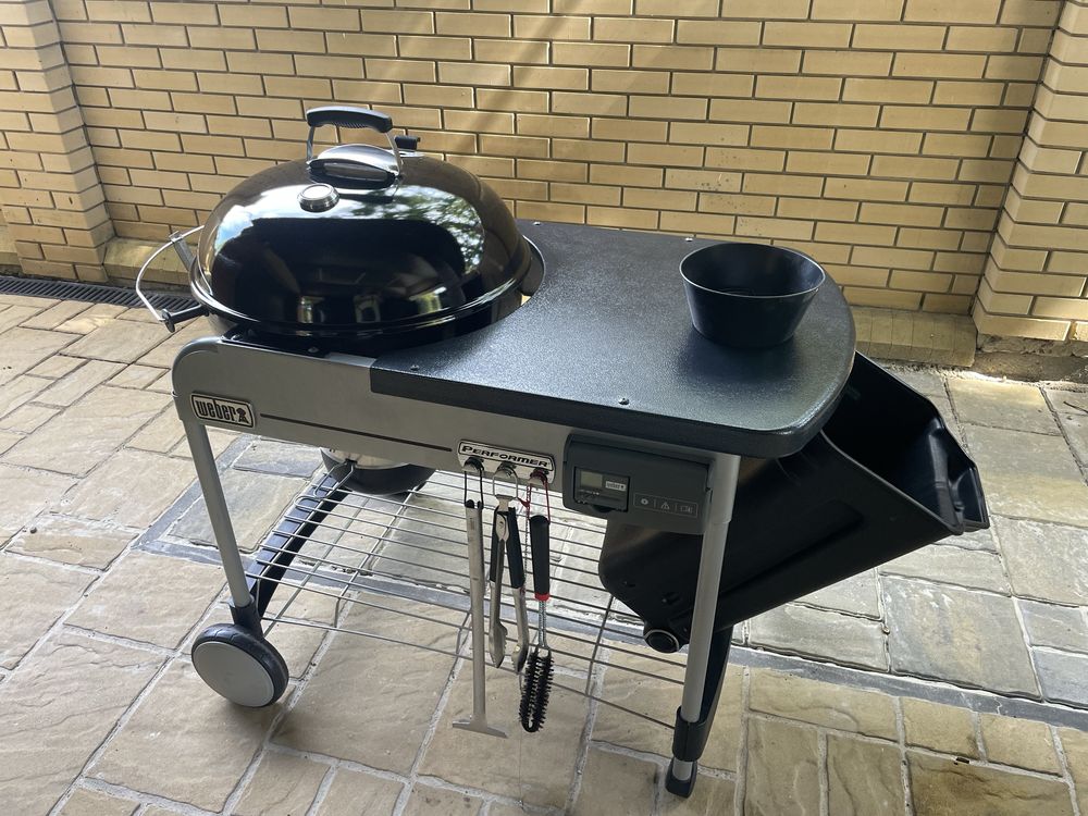 Гриль вугільний Weber Performer Deluxe GBS