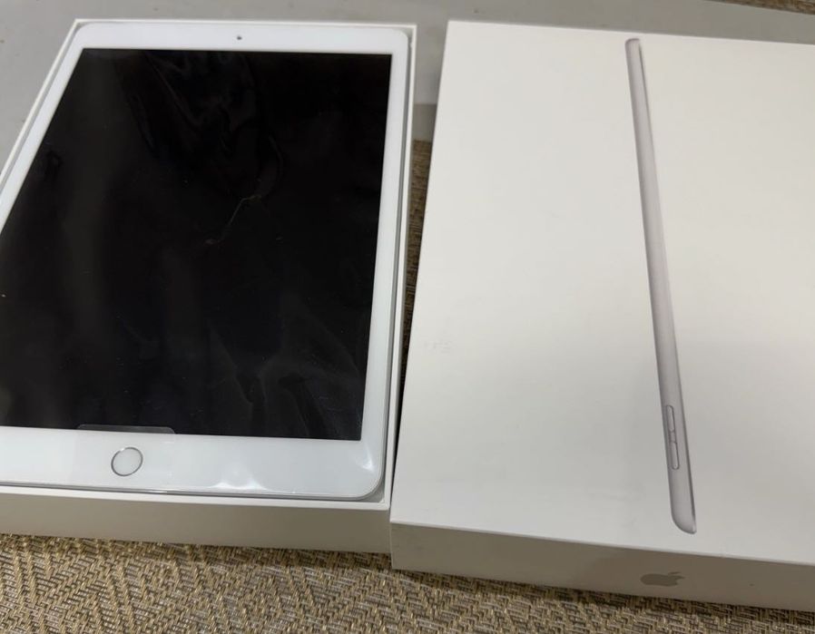 iPad 8 geração, bom estado, branco, com caixa, Ipad OS 26