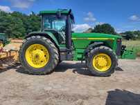 John deere 8100.