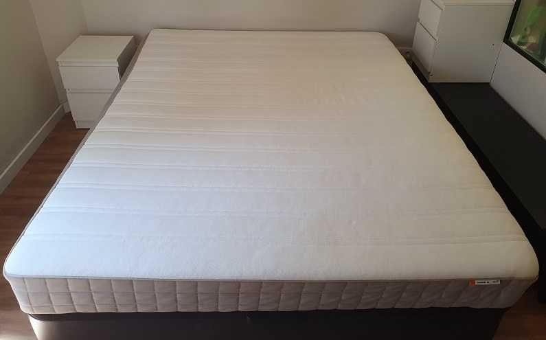 Cama de casal com colchão