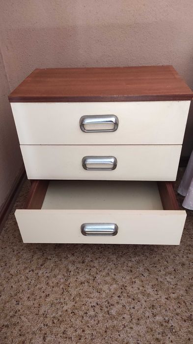 Mobília Quarto - Cómoda + Mesa de Cabeceira Vintage Bom Estado