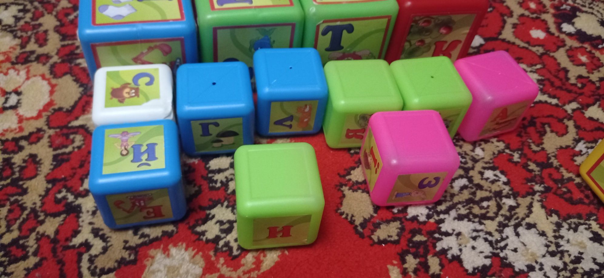 Набор кубиков с алфавитои