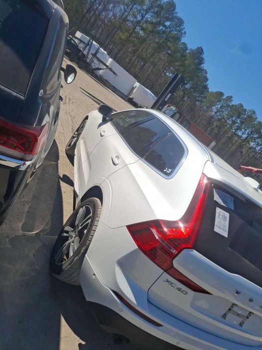 Продаю власний автомобіль VOLVO XC60 Momentum 2018 року