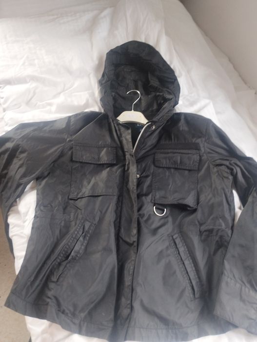 Kurtka Gap czarna uniwersalna lekka na wiosnę