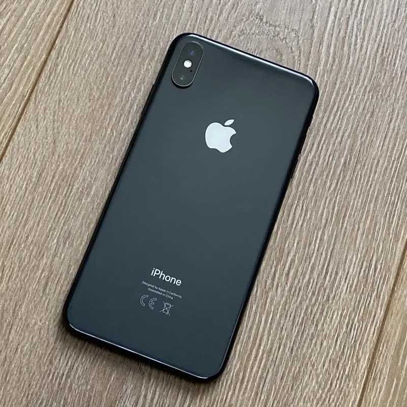iPhone Xs max на 64 гб чорний
