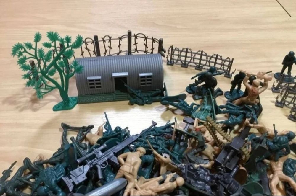 Lote de 150 miniaturas militares