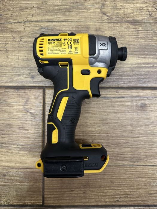 Zakrętarka udarowa 18V DCF887 DeWalt