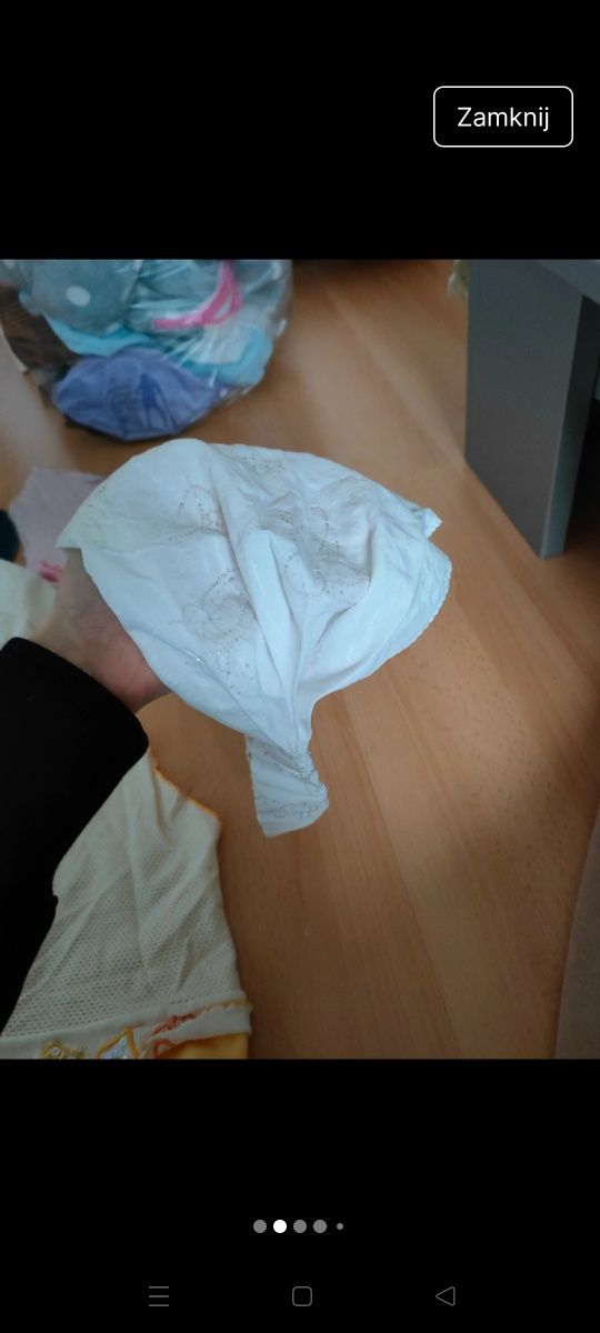 Zestaw czapeczek chust szalików i nakryć głowy dla dziewczynki