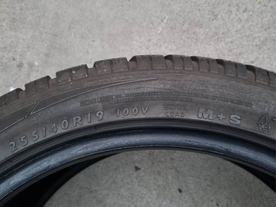Opony używane ZIMOWE 255/40/19 Dunlop 850zł/4szt.
