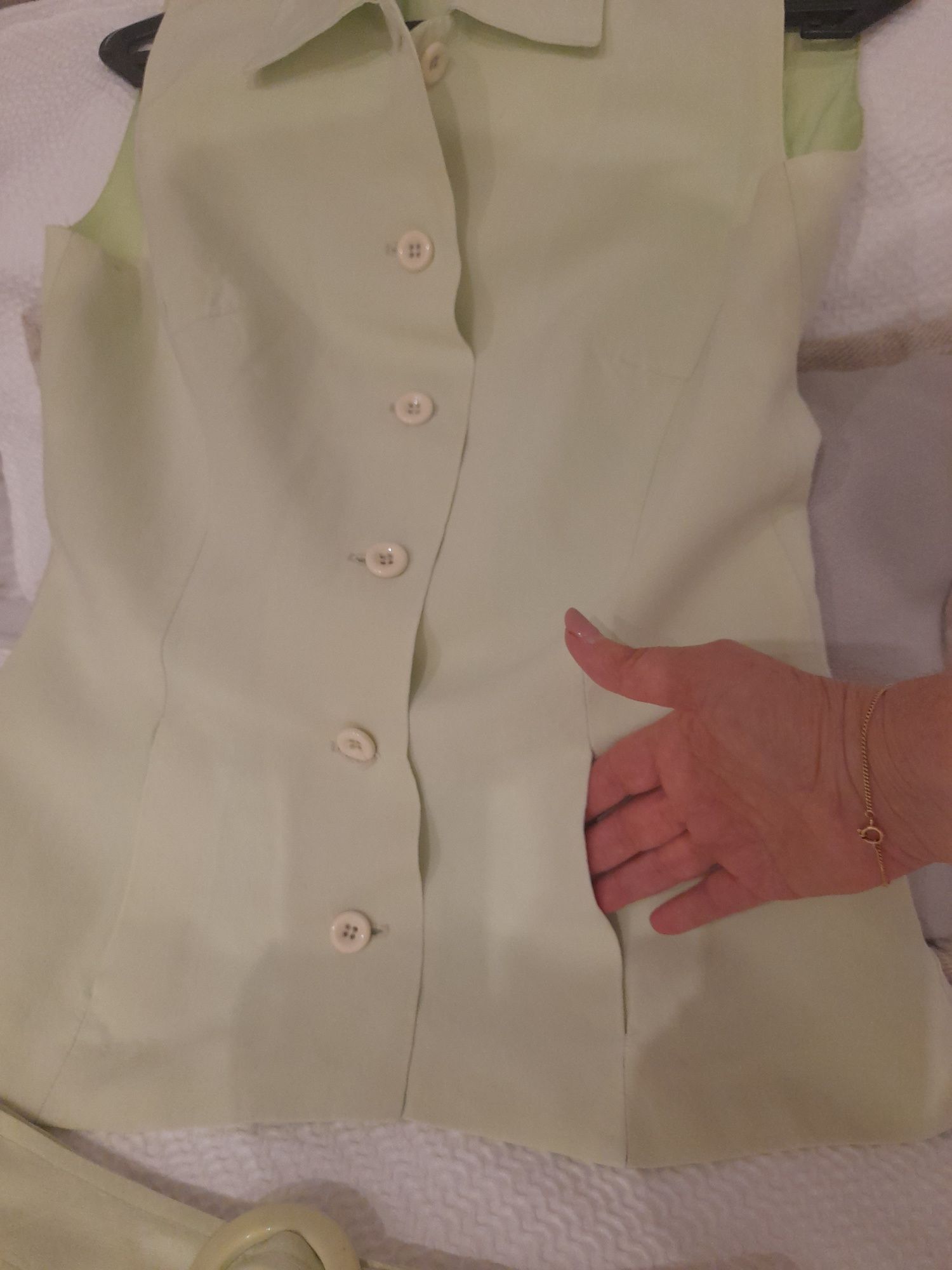 Saia curta verde de linho da zara