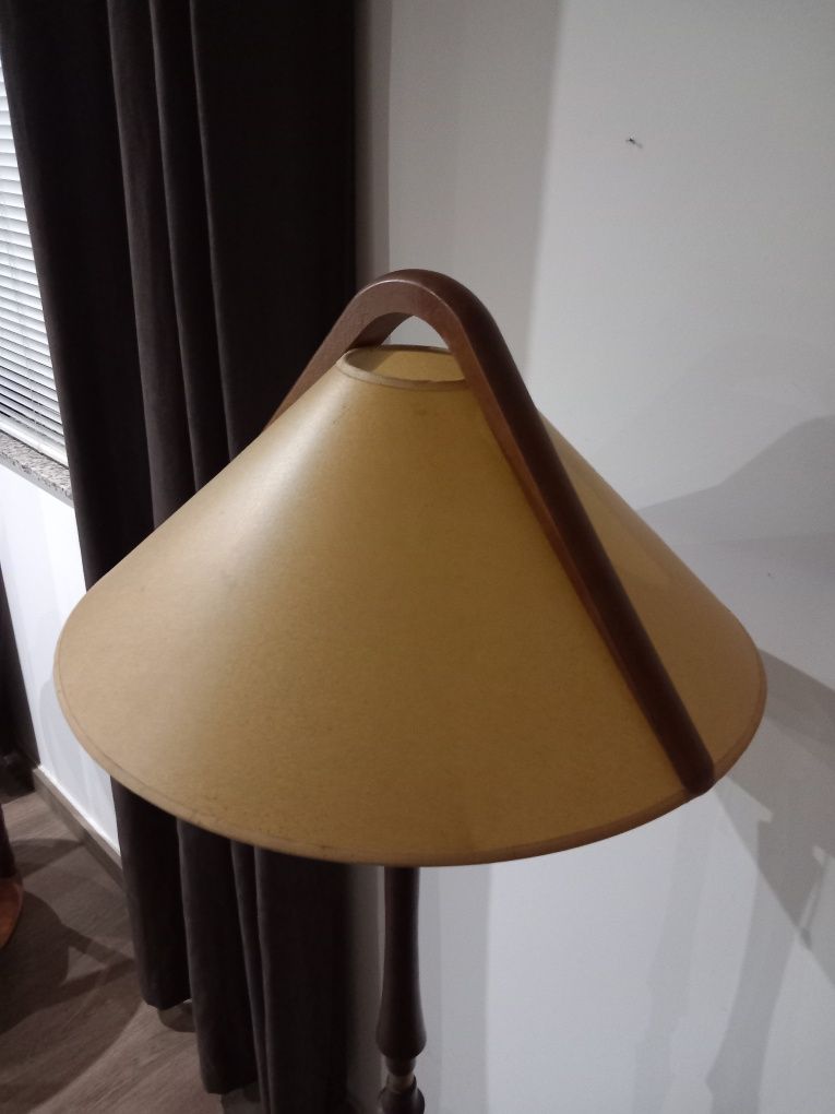 Candeeiro pé sala