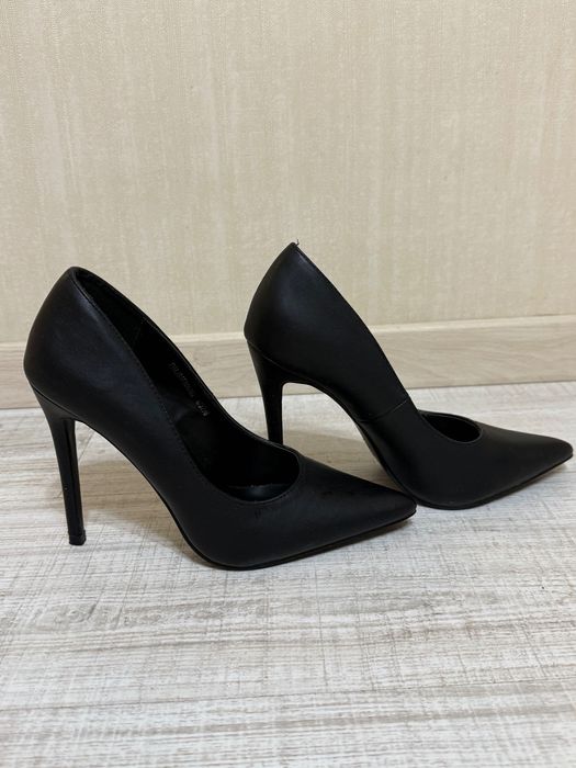 Туфлі на підборах