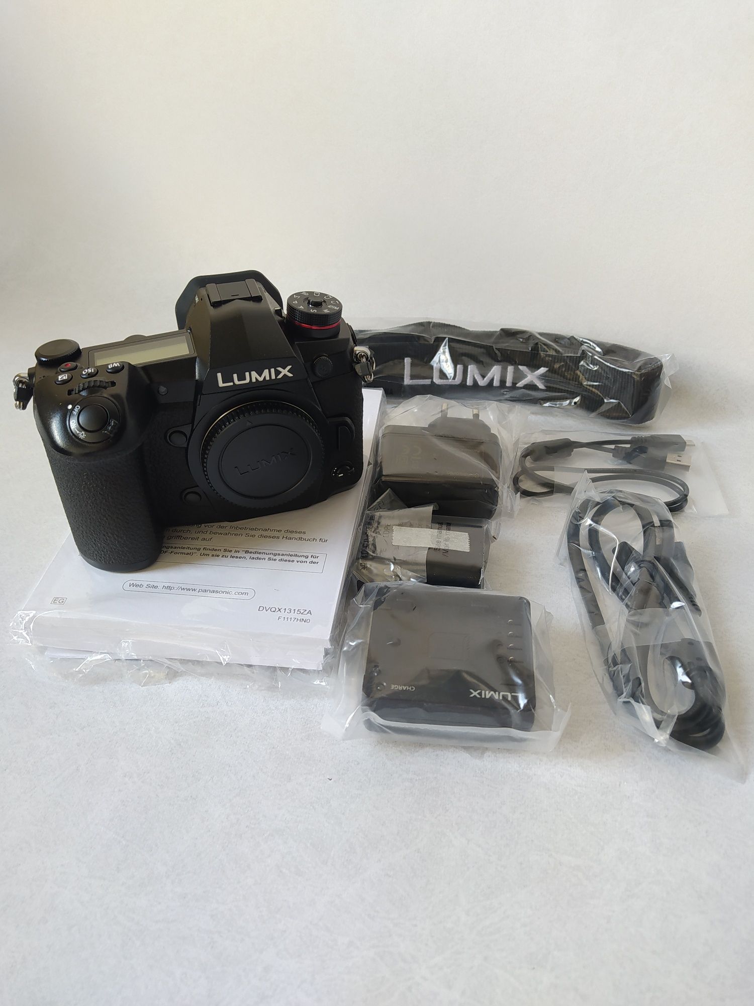 Фотоапарат Panasonic Lumix DC-G9 Body