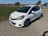 Toyota Yaris biała, poj.silnika: 1,0 rok prod.2013, 5-drzwiowy