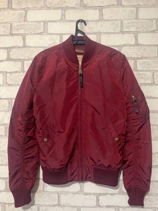 Куртка чоловіча бомбер Alpha Industries червона розмір S