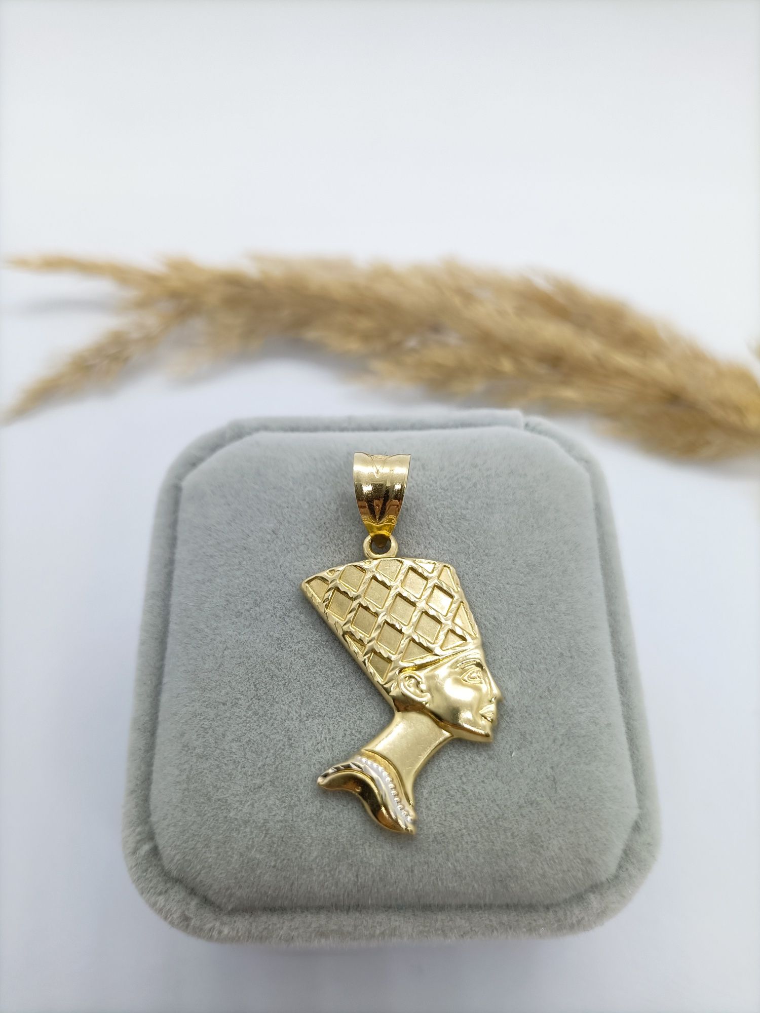 Zawieszka ze złota Nefretete, złoto 585