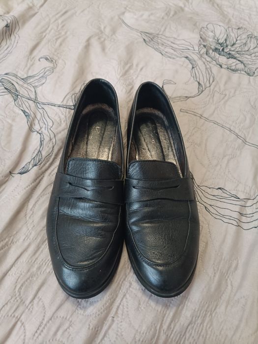 Легкі і зручні шкіряні туфлі ( черевики)
