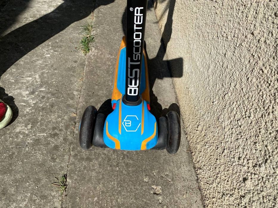 Дитячий самокат у гарному стані