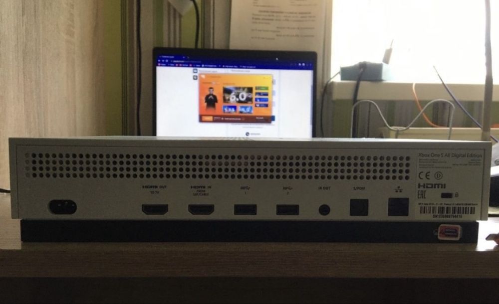 Продам xbox one s 1tb