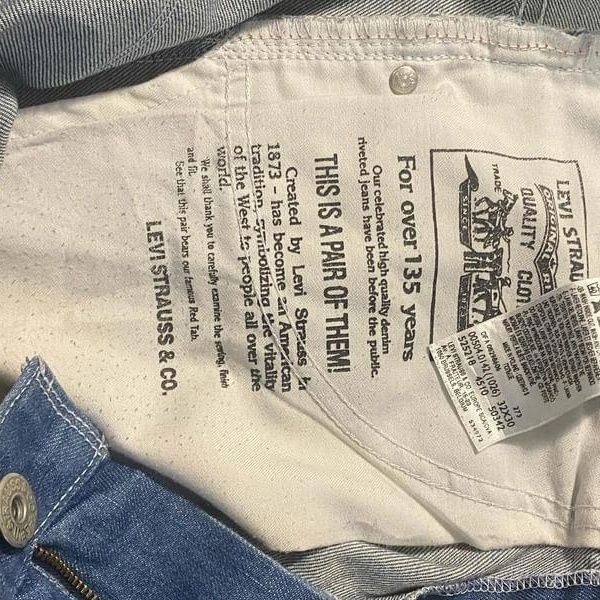 Джинси levis в ідеальному стані