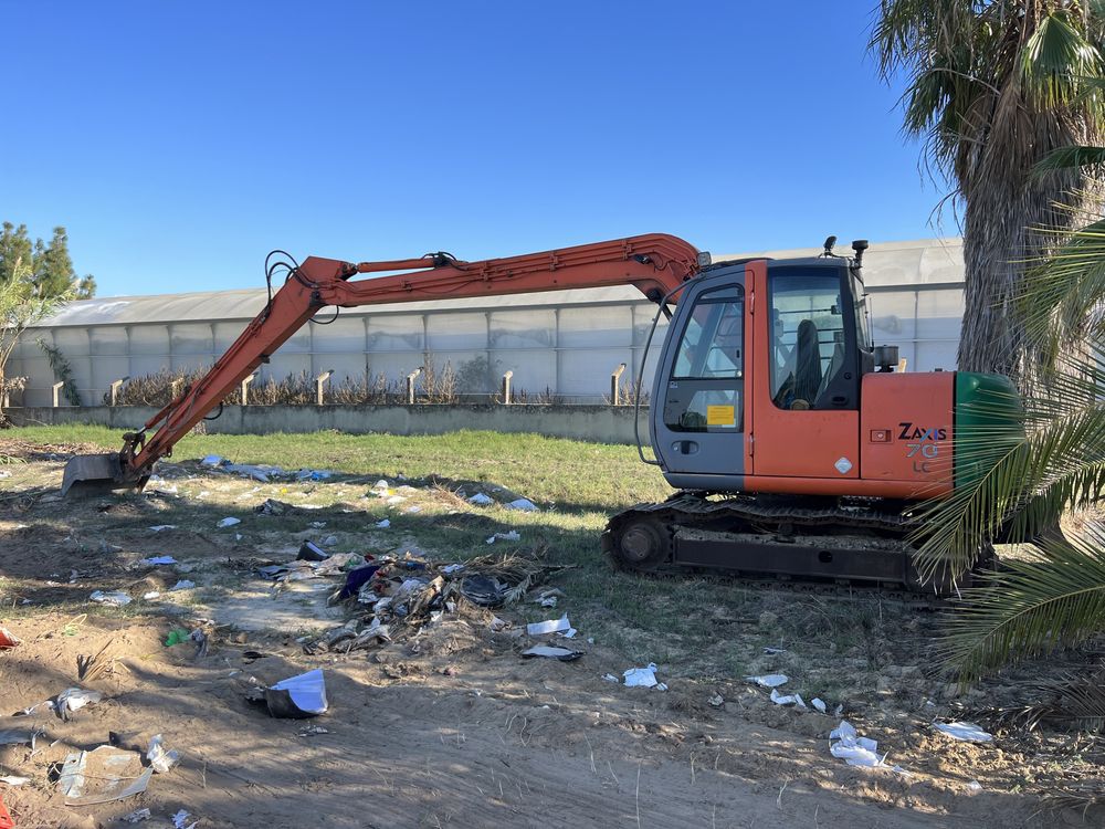 Excavadora hitachi LC70 braço longo 10 mt