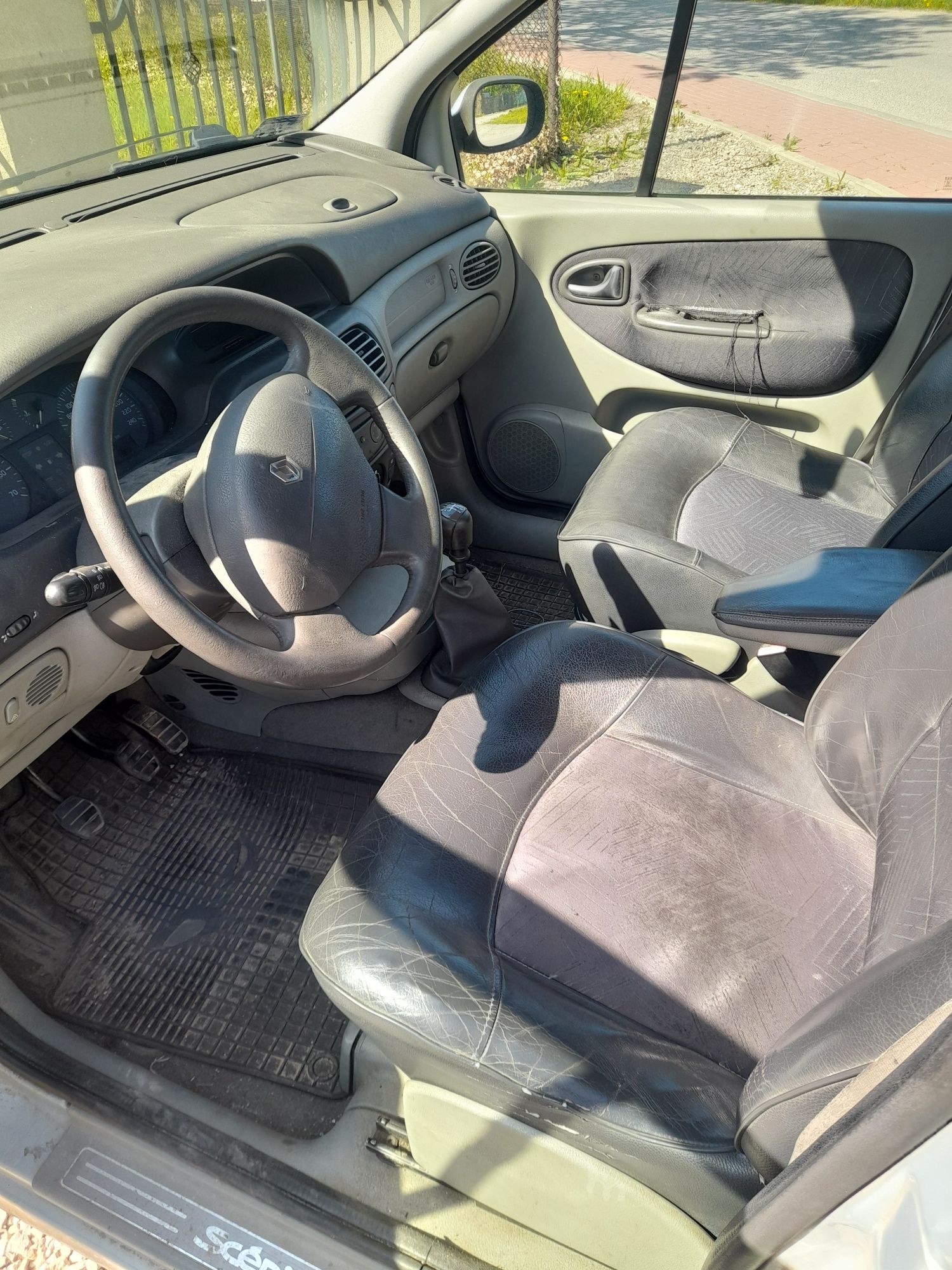 Scenic 1.9 dci rok 2002