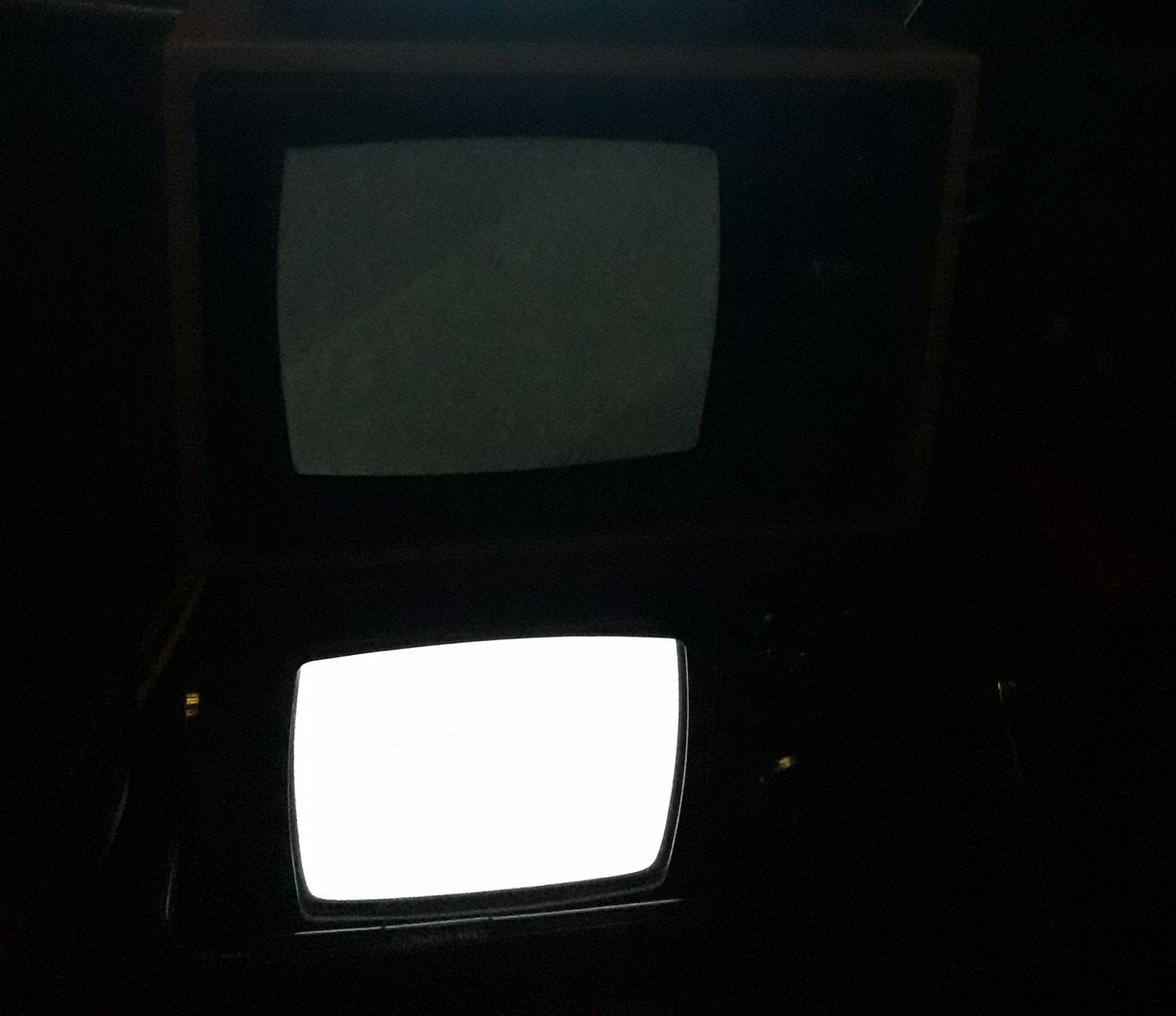 Телевізори вінтажні у музей.