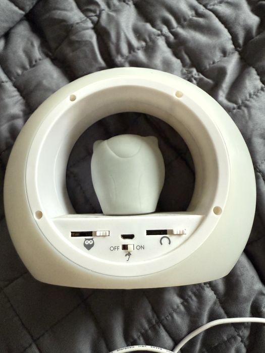 Zazu lampa nocna, reaguje na głos