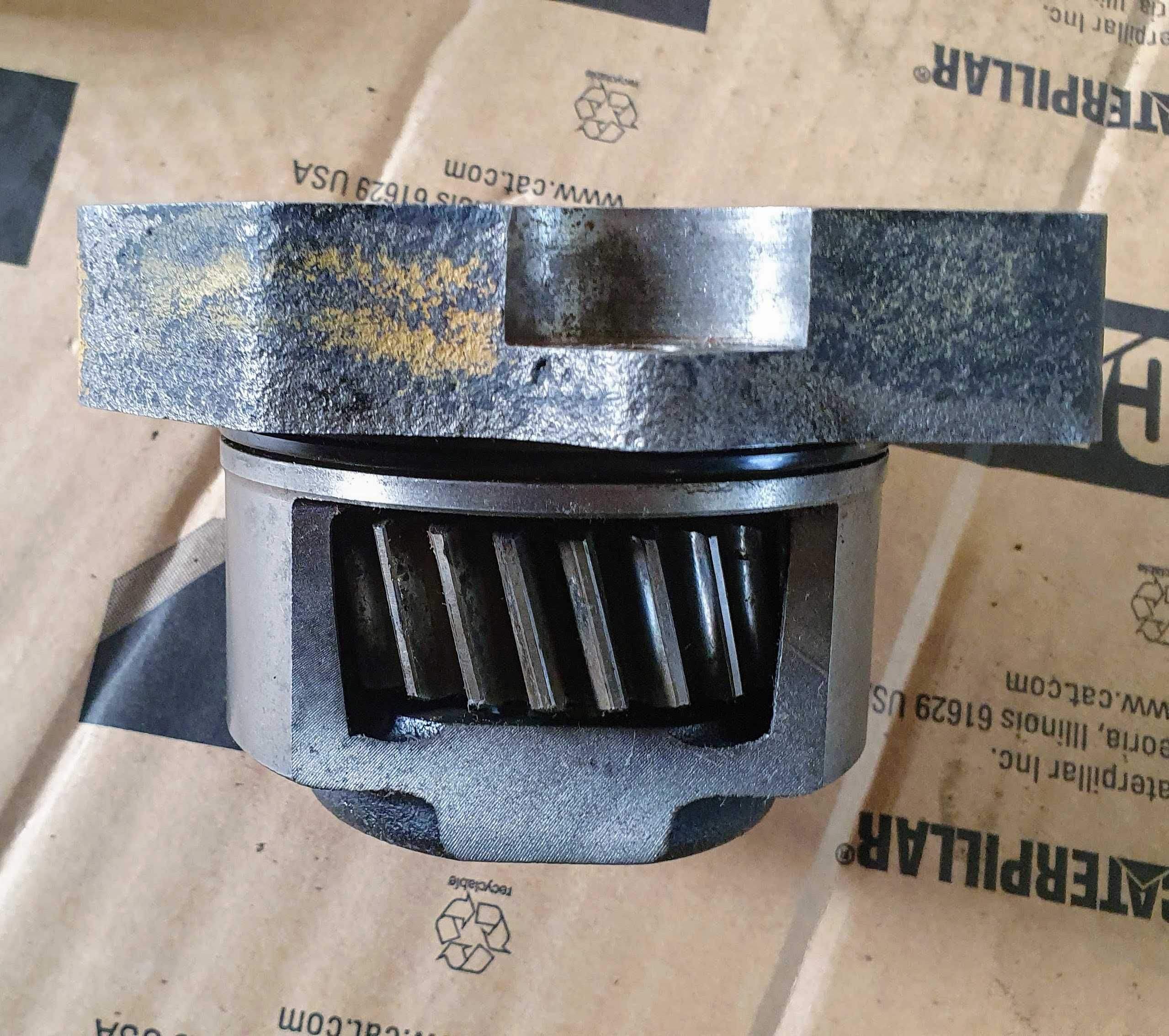 Napęd osprzętu sprzęgło pompy CAT M312 M315 Perkins 1000