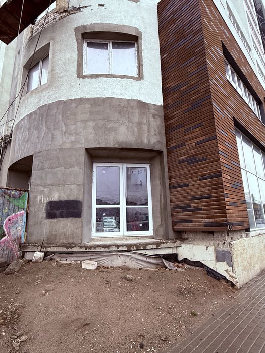 Сдам торговое помещение метро Холодная гора