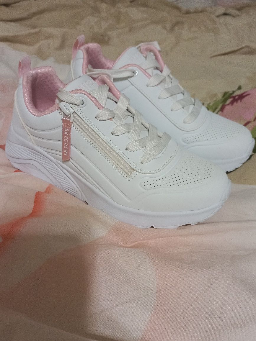 Продаются кросівки skechers 36р