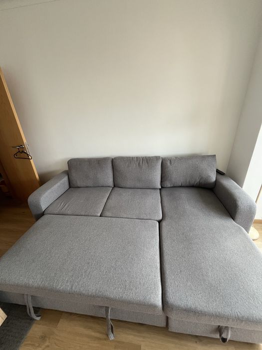 Sofá chaise-longue reversível com cama e arrumação