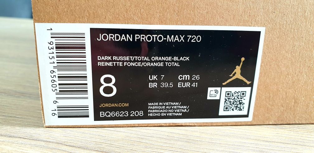 NIKE Proto Max 720 Orange